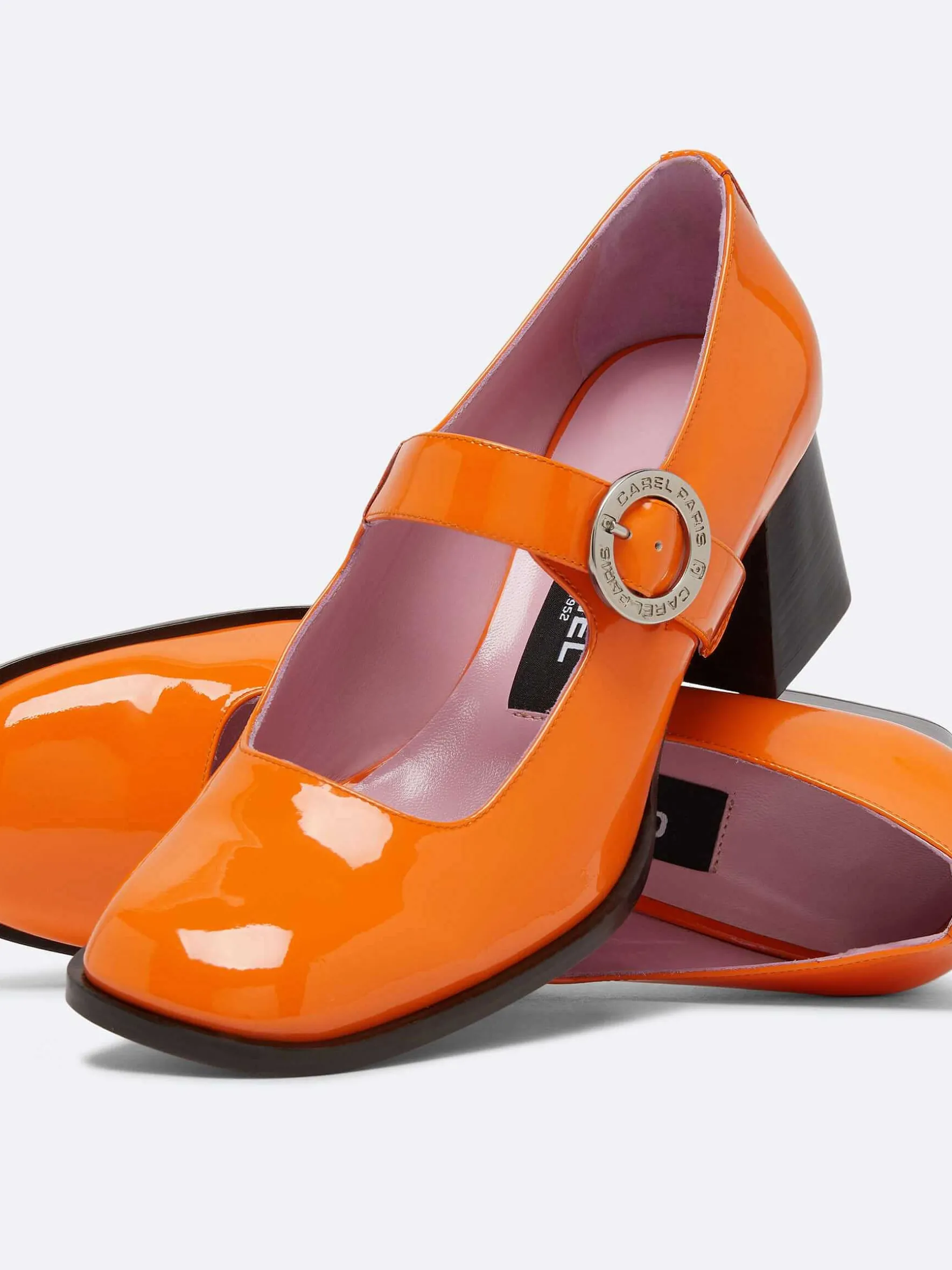 Carel Pompen>Oranje Lakleren Mary Janes Pumps